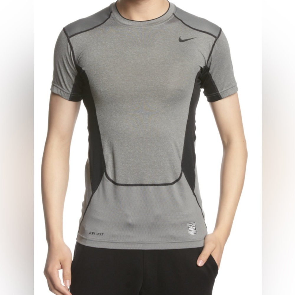 Nike Men's Gray and Black Athletic Shirt